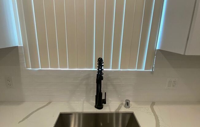 1 bed, 1 bath, 640 sqft, $2,400, Unit 200