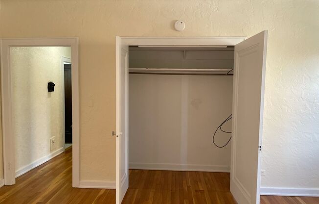 1 bed, 1 bath, 708 sqft, $1,340, Unit King Edward Annex 32