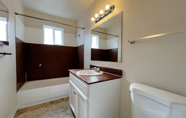 2 beds, 1.5 baths, 948 sqft, $995, Unit Unit 130