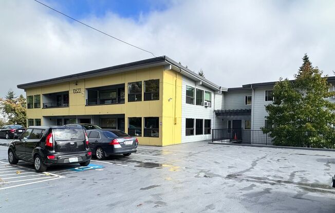 2 beds, 2 baths, 823 sqft, $1,719, Unit 202