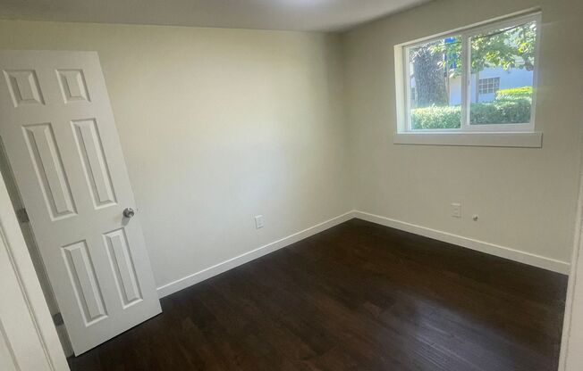 2 beds, 1 bath, 825 sqft, $1,550, Unit 7