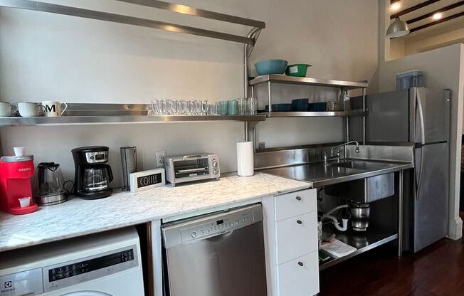 2 beds, 1 bath, $2,295, Unit #B