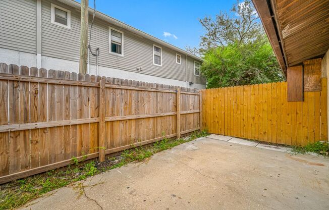 2 beds, 1 bath, 700 sqft, $1,395, Unit 4560-04