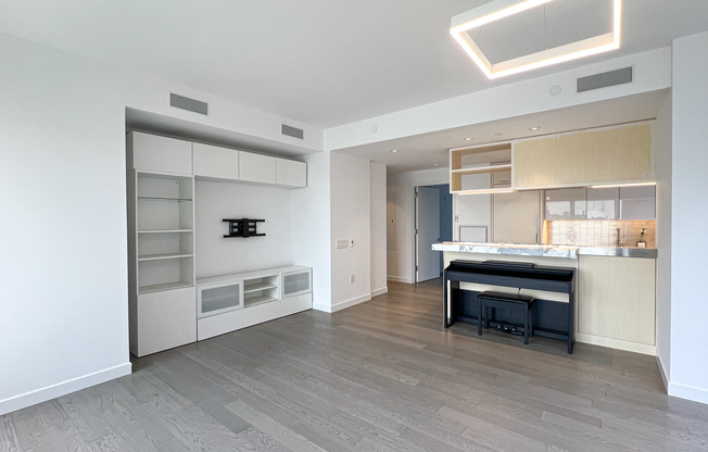 2 beds, 2 baths, 1,123 sqft, $7,300, Unit 9E