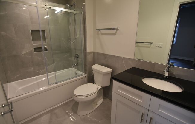 2 beds, 2 baths, 976 sqft, $4,100, Unit 3833-311