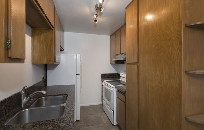 2 beds, 1 bath, $2,795, Unit 2B