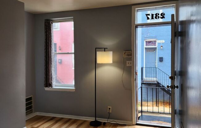 1 bd/den/1ba Rowhome