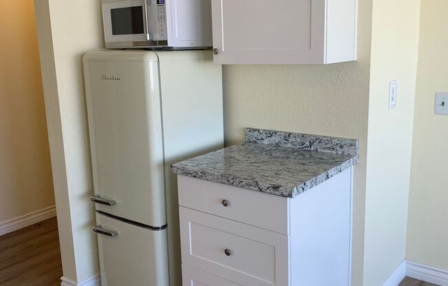 FOR LEASE East Ventura Studio w/private yard