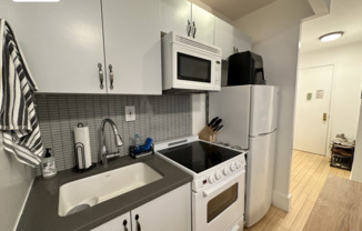 326 W 47 ST