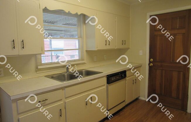 3 beds, 1 bath, $975