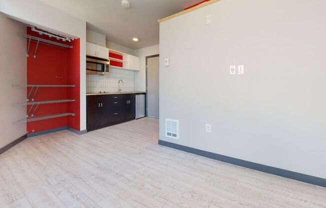 Studio, 1 bath, 295 sqft, $1,146, Unit 304