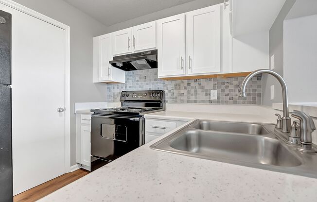 2 beds, 2 baths, 970 sqft, $995, Unit 235