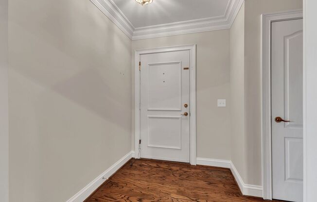 Newly Renovated Condo in The Westende with Stylish Upgrades and Exceptional Storage!