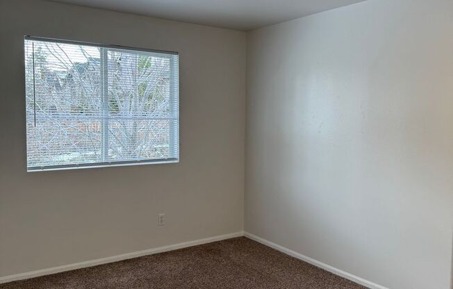 2 beds, 1 bath, $1,695, Unit UNIT 21