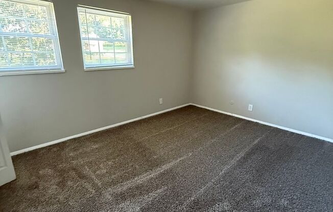 3 beds, 1.5 baths, $1,280, Unit LD4807