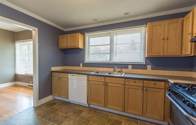 3 beds, 1 bath, $2,725