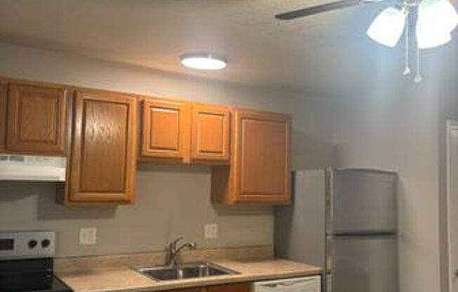 1 bed, 1 bath, 610 sqft, $1,100, Unit 18