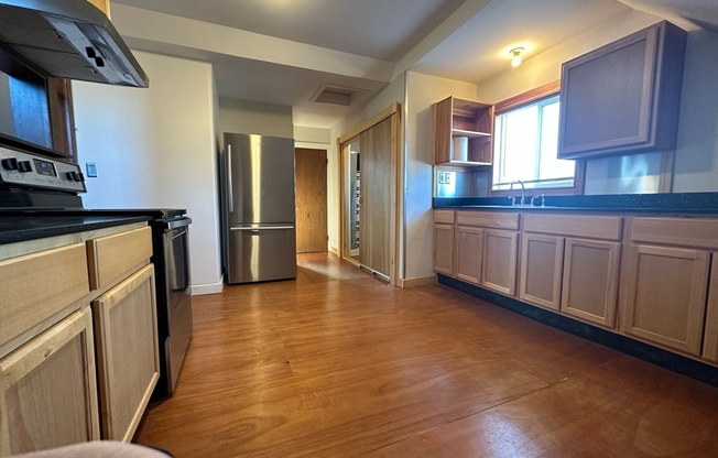 2 beds, 1 bath, 1,000 sqft, $2,200, Unit 3