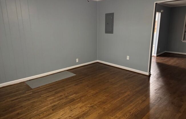 3 beds, 1 bath, $1,095