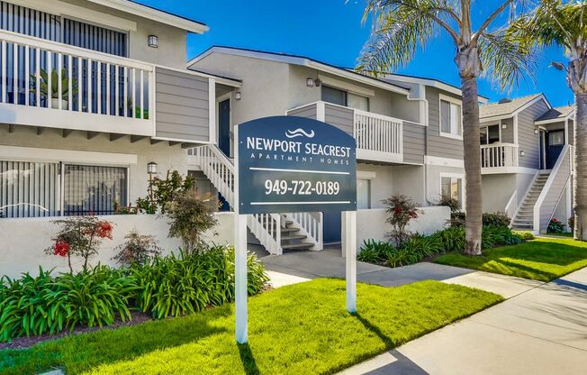 Newport Seacrest Apartments Exterior Front Sign