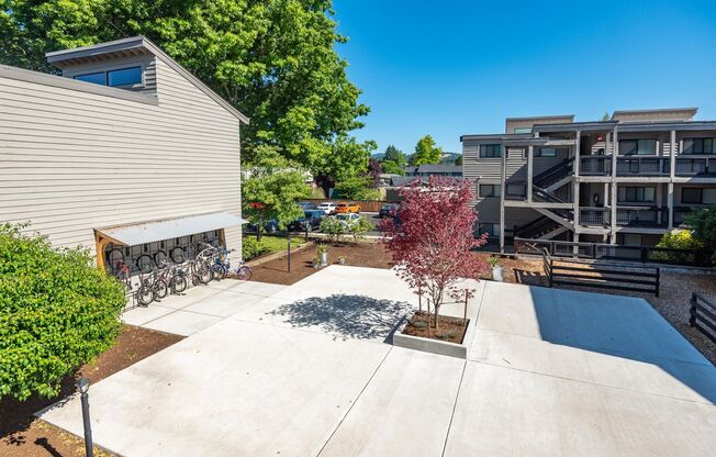 2 beds, 1 bath, 700 sqft, $1,745