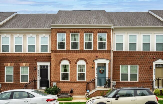 Modern Luxury Townhome in Germantown: Location, Style & Convenience