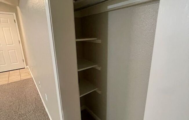 1 bed, 1 bath, 822 sqft, $1,395, Unit 910 H 105