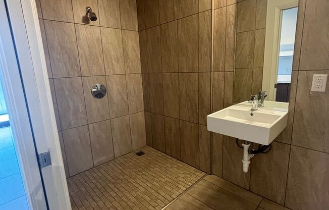 Studio, 1 bath, 382 sqft, $2,150, Unit 605