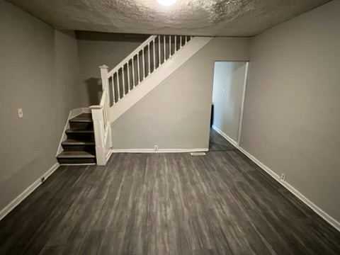 1031 W 33 ST