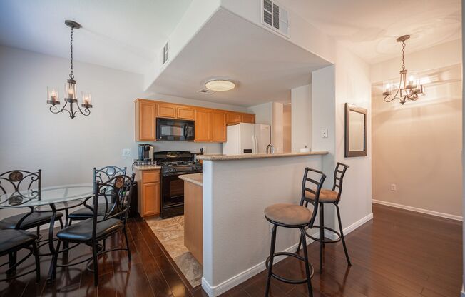 3 beds, 2 baths, $1,600, Unit # 274