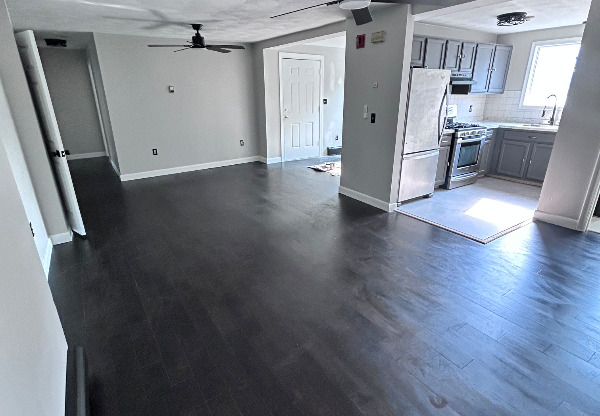 102 LAURENS ST