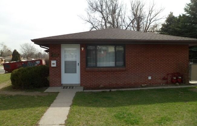 2 bedroom, 1 bathroom home in Wheat Ridge off 34th and Teller!