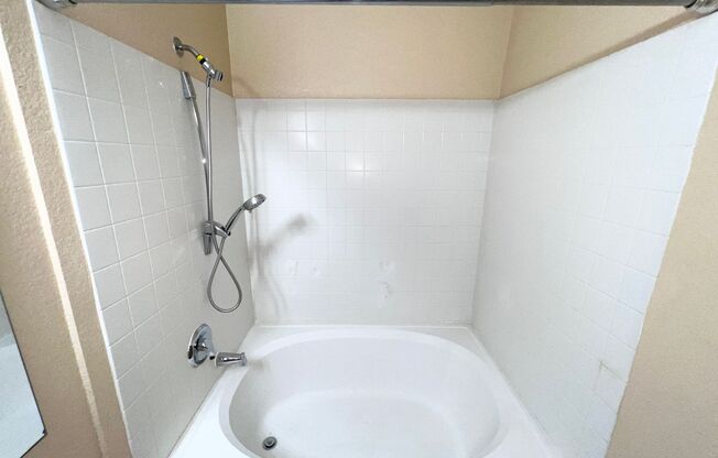 1 bed, 1 bath, $1,150, Unit # 1200