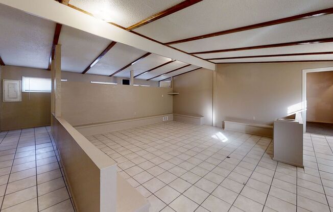 1108 W 14 LN