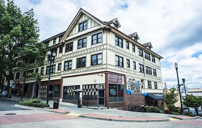 1 bed, 1 bath, 574 sqft, $1,275, Unit 401