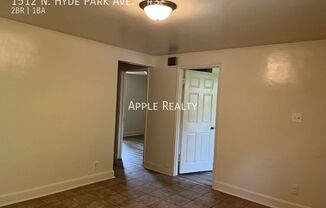 1512 N HYDE PARK AVE