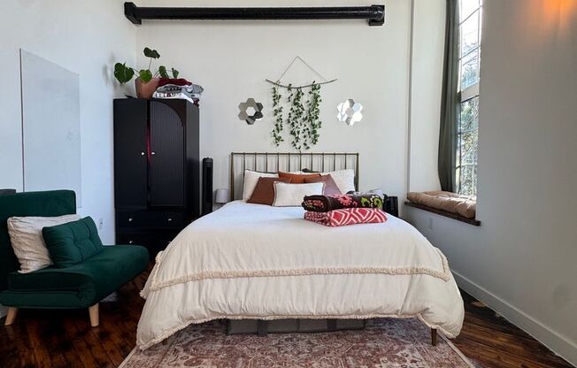 Studio, 1 bath, 400 sqft, $1,225, Unit Unit 320