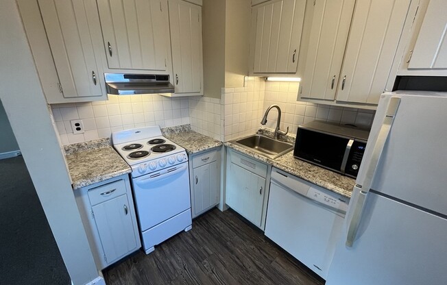 1 bed, 1 bath, 722 sqft, $1,200, Unit 520