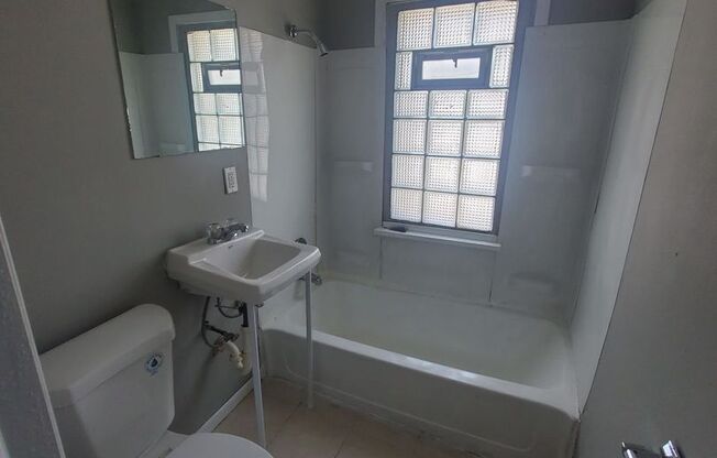 2214-2220 W Hopkins St. (8 Unit)