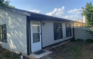 2/1 duplex with covered parking