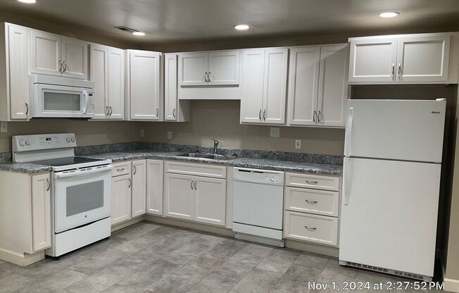 2 beds, 1 bath, 1,025 sqft, $1,595, Unit 03814