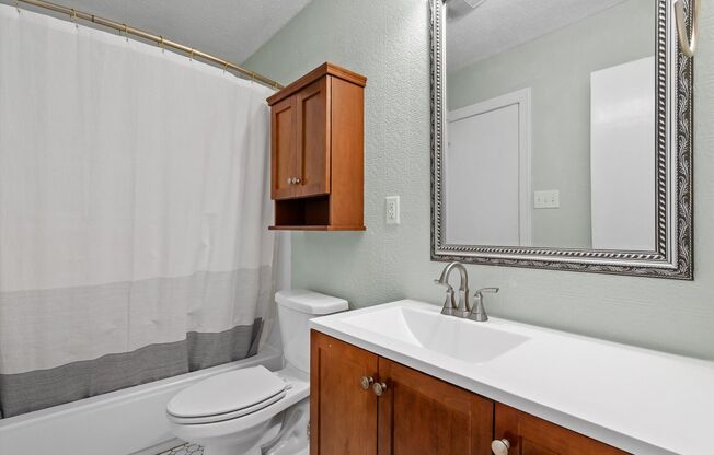 2 beds, 1.5 baths, $1,400, Unit Unit B