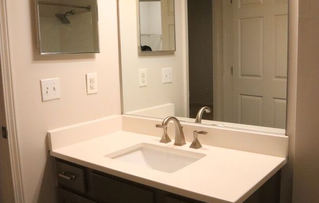 1 bed, 1 bath, 671 sqft, $1,379, Unit 28-28107