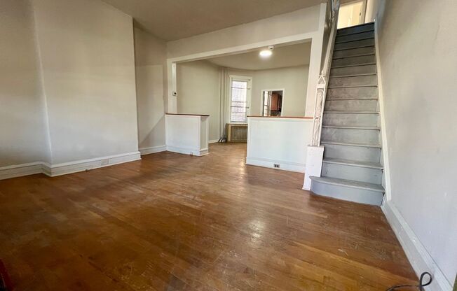 Stunning 3-Bedroom Townhome in Kingsessing! Available mid-April!