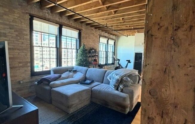 2 beds, 1 bath, 933 sqft, $2,350, Unit 404