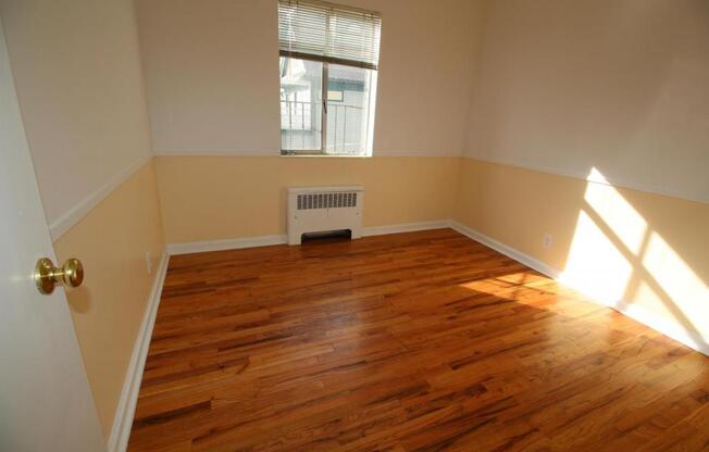 2 beds, 1 bath, 1,025 sqft, $1,695