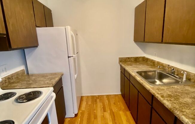 2 beds, 1 bath, 950 sqft, $1,295, Unit #27