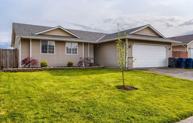 Gorgeous 3 Bed 2 Bath Updated Home @ the Ideal Marysville Location!