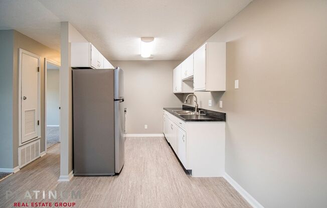 2 beds, 2 baths, 975 sqft, $1,100, Unit 5450-11