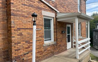 2 beds, 1 bath, $1,100, Unit 548 Valley Rd Apt B